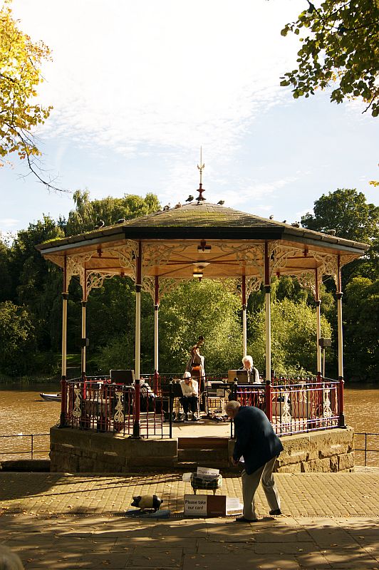 21/09/13 CHESTER. The Bandstand &amp; the Troubadours.