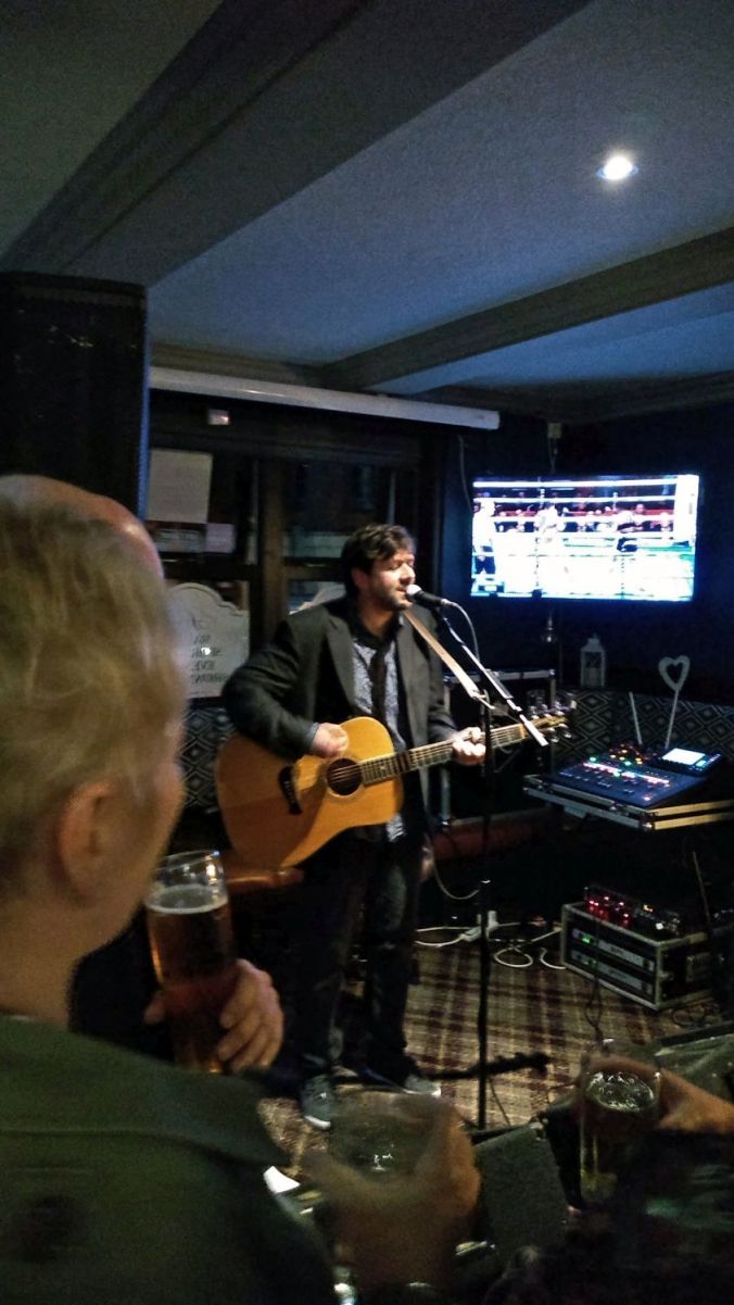 06/10/18 CHORLEY LIVE. Mike Kneafsey At The White Bull.