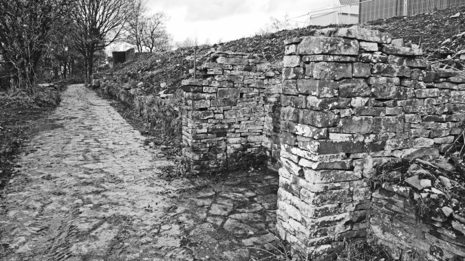 11/11/18 RIVINGTON TERRACED GARDENS.  Ruined Shelter.