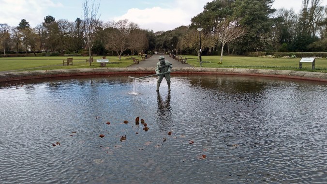 17-03-19 LYTHAM. Lowther Gardens. The Cockler Statue.