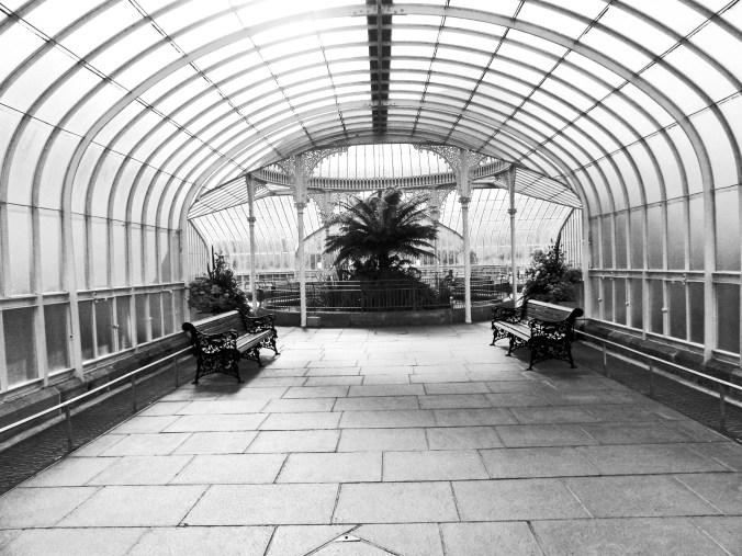 270510 GLASGOW The Botanic Gardens The Kibble Palace, the glass corridor2