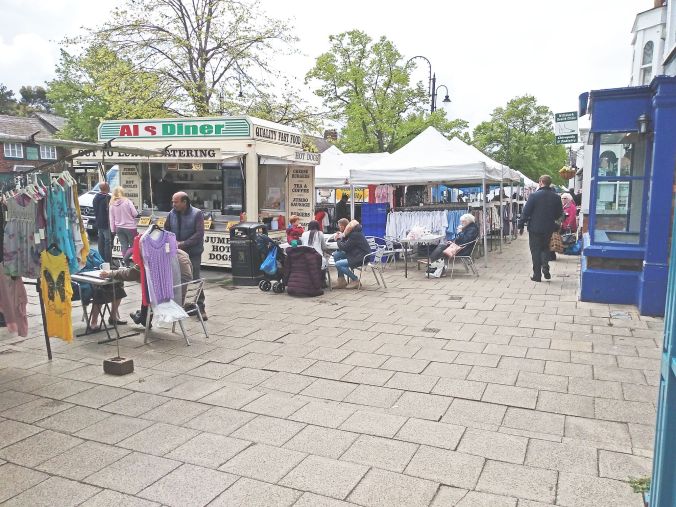 02/05/19  FRODSHAM. The Thursday Market. Als Diner.