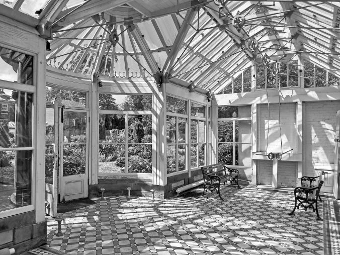 20/06/19 FRODSHAM. Castle Park. The Conservatory.