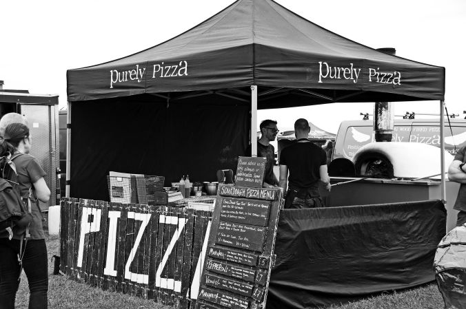 01/06/19  HESKIN VINTAGE RALLY. Purely Pizza.