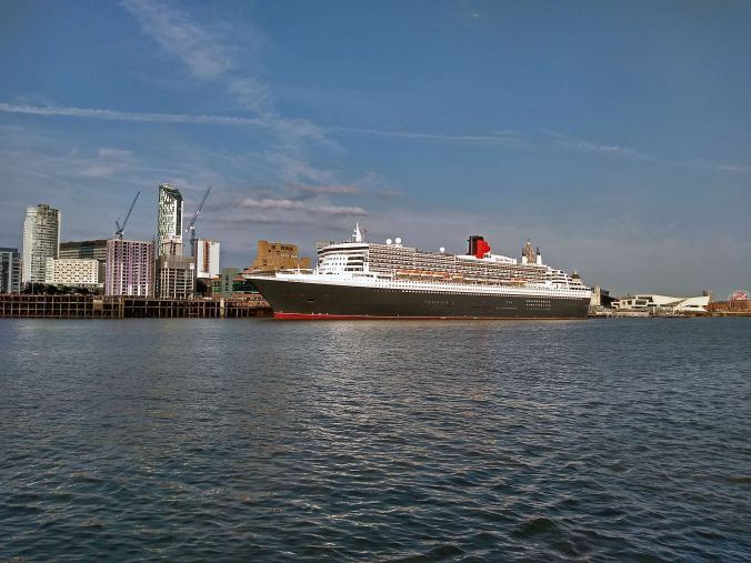 16-07-19 LIVERPOOL. The Pier Head & Cunard's Queen Mary 2.