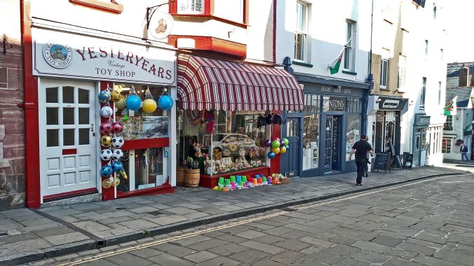 19/09/19  CONWY.  High Street. YesterYears Vintage Toy Shop.