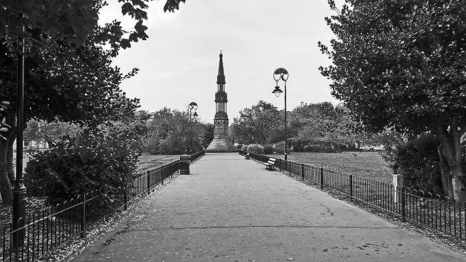 31/10/19 BIRKENHEAD. Hamilton Square. The Gardens.