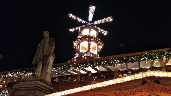 13/11/19 MANCHESTER. Albert Square Christmans Market. Carousel.
