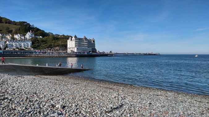 19/09/19  LLANDUDNO.  The Pier &amp; Grand Hotel.