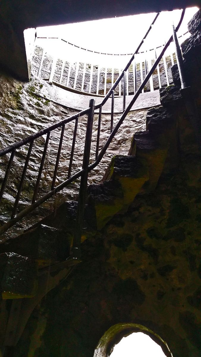 02/11/19 BUXTON. Grin Low. Solomon's Temple. Staircase.