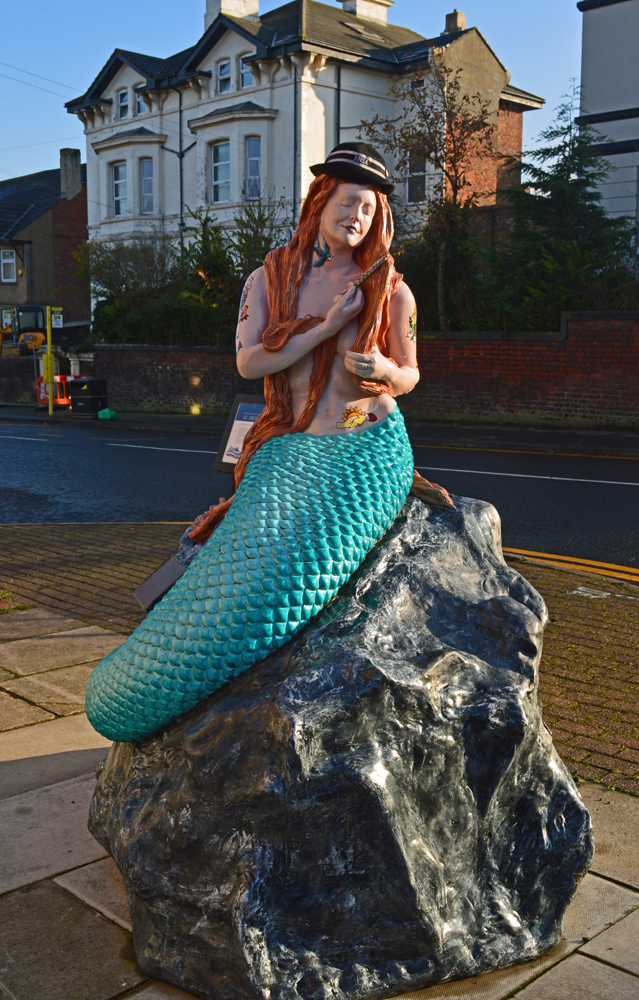 30/11/19 NEW BRIGHTON. Mermaid Statue.