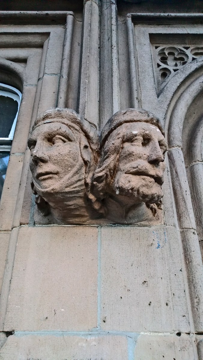 29/09/18 SHREWSBURY. The Station. Carved Heads.