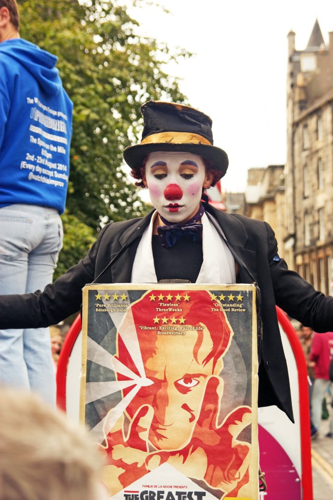 19/08/14 EDINBURGH. The Royal Mile. Clown Face.